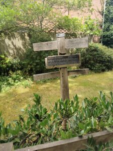 Sign at the Old CrossRoads in Finchampstead